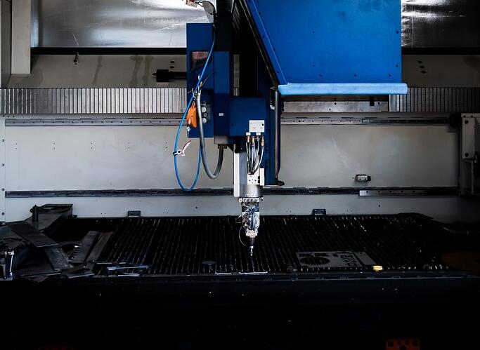 如何區(qū)分二氧化碳激光切割機和光纖激光切割機？